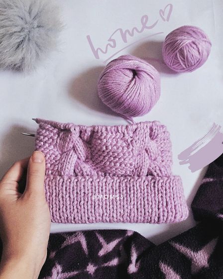 Вяжу шапочку малой💜