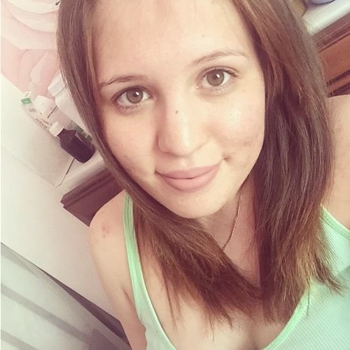 Пока сына спит мама фоткается ?