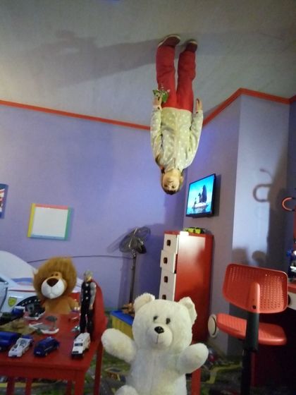 "Дом вверх дном" на Арбате