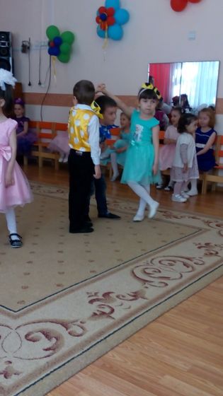 И мы на утреннике))) и прогулка по-новому))