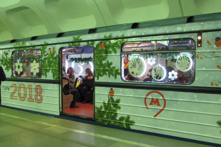 Новогодний поезд метро