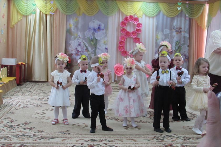 Утренник к 8 марта. Младшая группа.