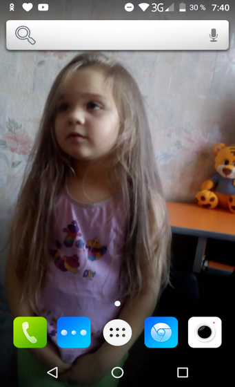 Это у меня телефон глючит или бебик.
