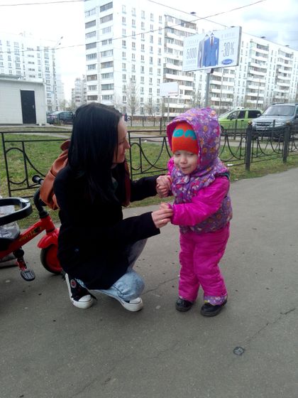 Первая прогулка без опоры ))))