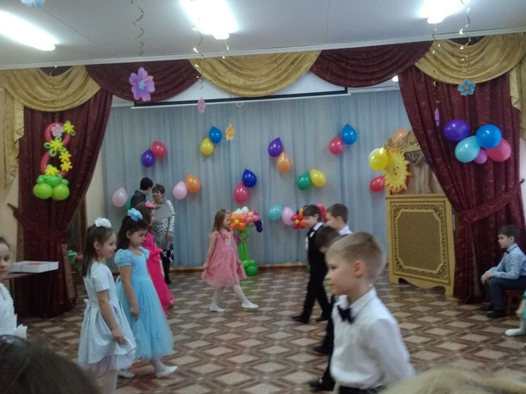 Весенний праздник в детском саду. (06.03.18)