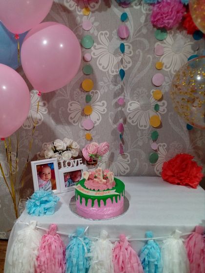 Дарине годик был)
