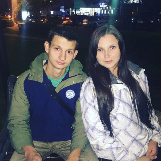 Девочки оставив ребёнка с
