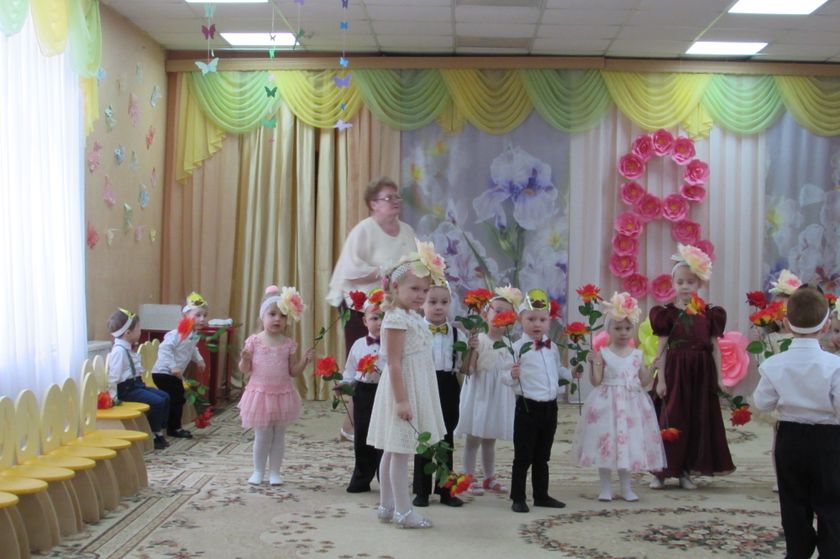 Утренник к 8 марта. Младшая группа.