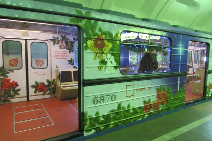 Новогодний поезд метро
