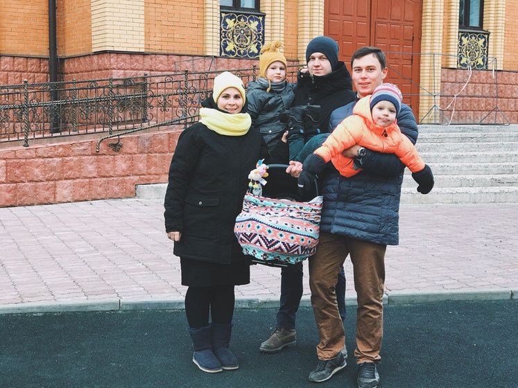 Кириллу 2 месяца)
