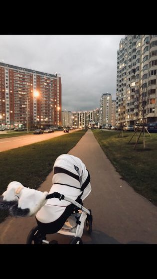 Первые шаги делает, я