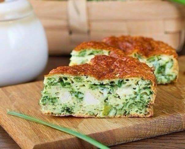 Безумно вкусно-нежный пирог с зеленым луком, курицей и сырной корочкой?