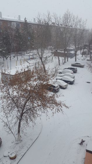 С коляской под снегом
