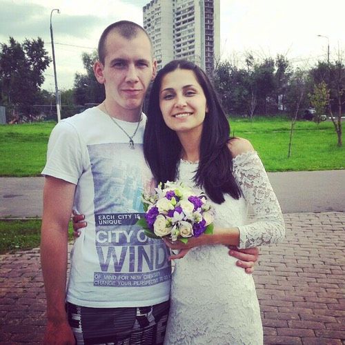 Не в тему, простите. Хочу поменять прическу,подскажите)))