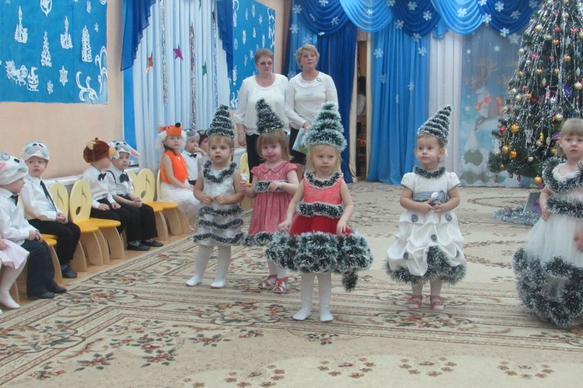 Новогодний праздник в младшей группе