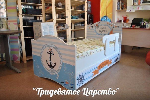 Кровати.