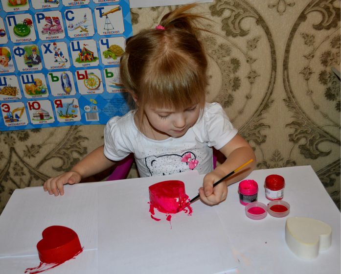 Наши поделки ко Дню Святого Валентина. Алине 2 года 7 месяцев!