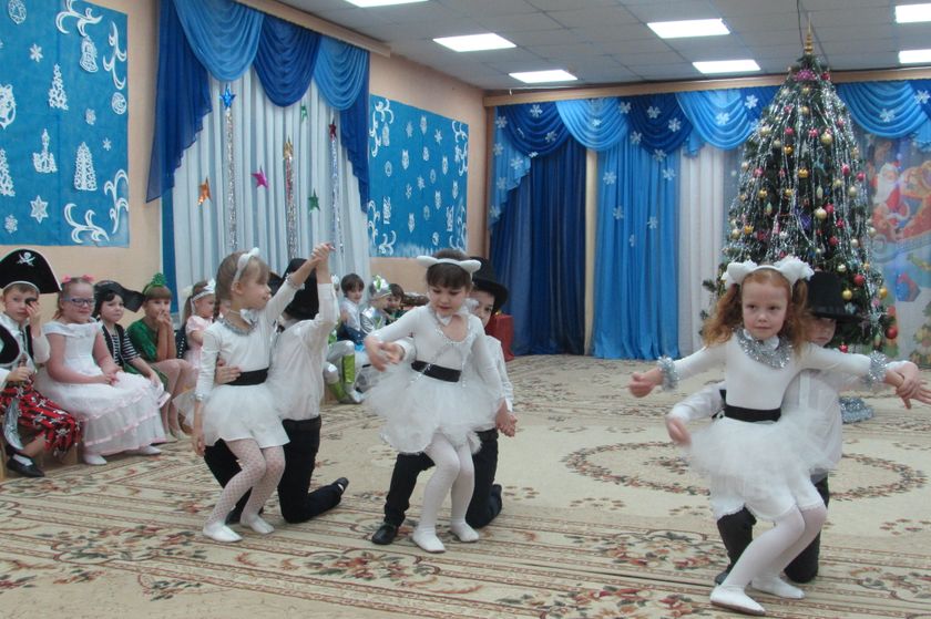Новогодний праздник в подготовительной группе