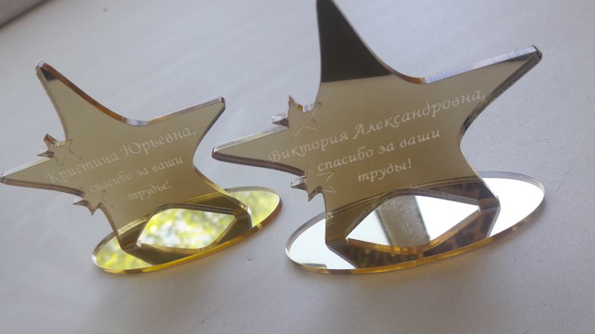 Сувенирчики подарили)