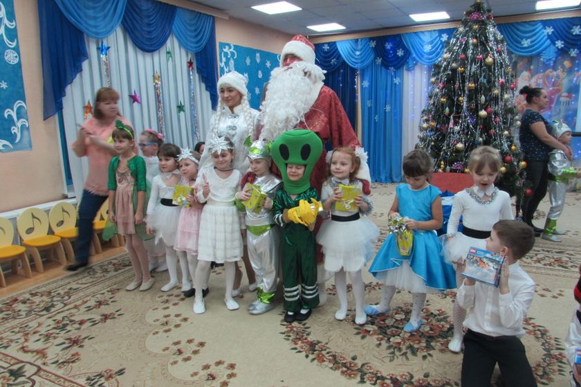 Новогодний праздник в подготовительной группе
