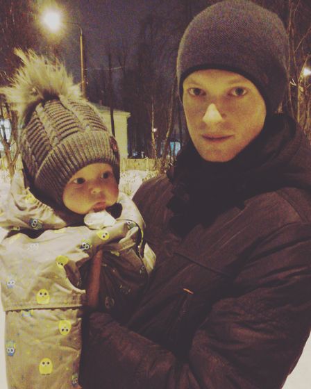 5 месяцев , что умеете и кушаете ровесники ?