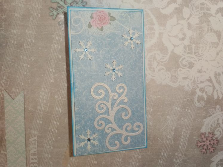 Девочки кому открыточки на