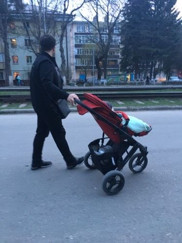 Отправила моих мужчин погулять