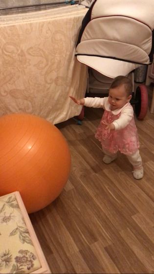 Первые шаги делает, я