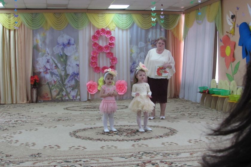 Утренник к 8 марта. Младшая группа.