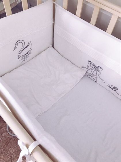 Комплект с постельным бельём в детскую кроватку Bebe Luvicci
