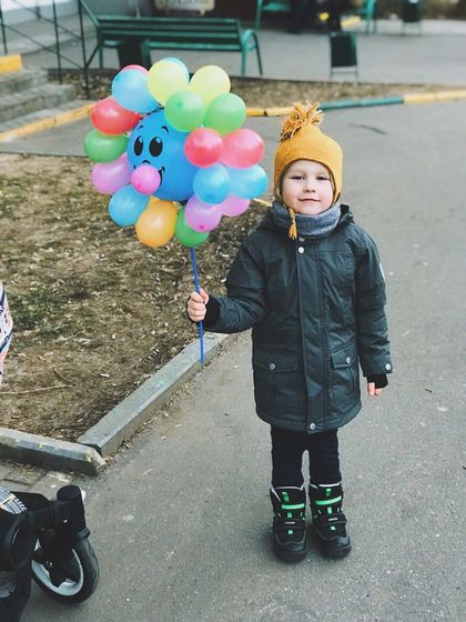 Кириллу 2 месяца)