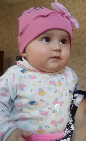 Прокололи ушки моей солнышке😢😢😢
