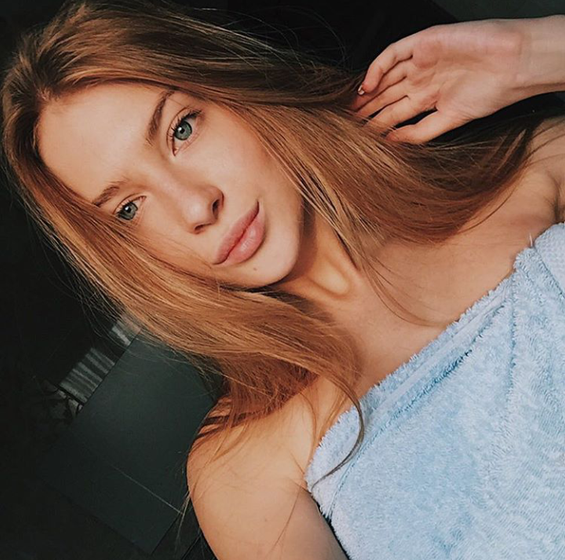 Когда только,что вышла из ванны и в шоке от того,как орала твоя дочь когда не нашла тебя