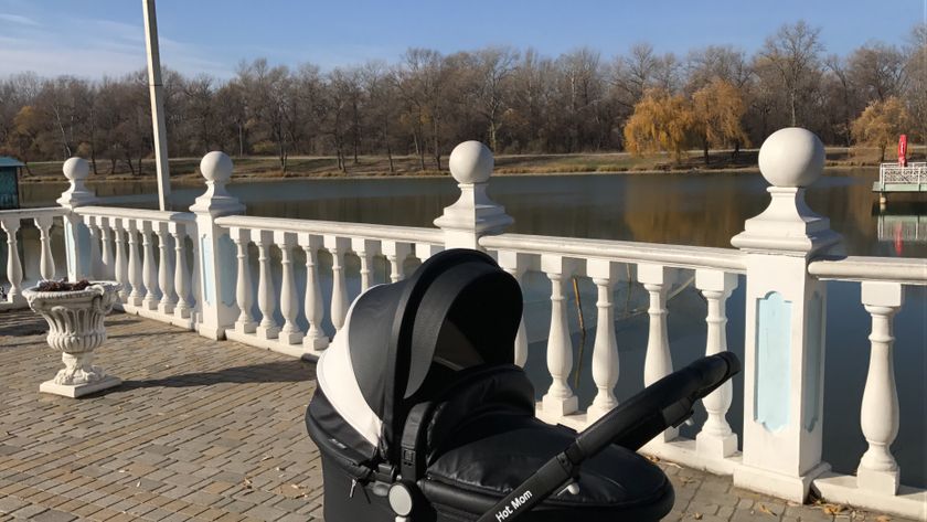 Черкесск коляску hot mom продаю