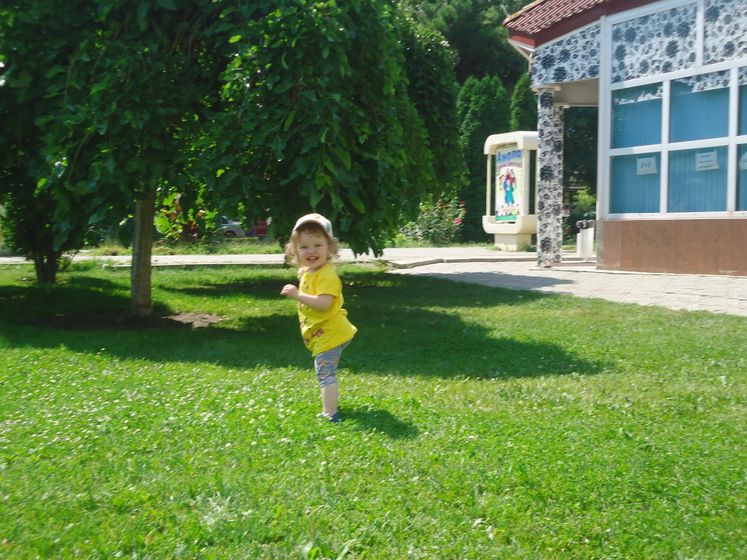 "Анечке 1,5 годика''