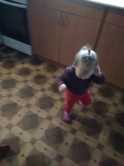 Наша девочка начала ходить))