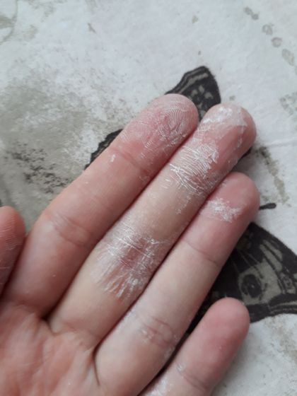переляпалась в клее секунда